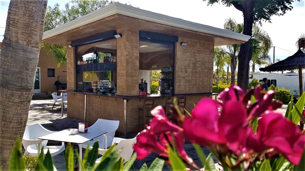 Services de l' aire de camping-car Xeraco Campers, (Playa de Xeraco