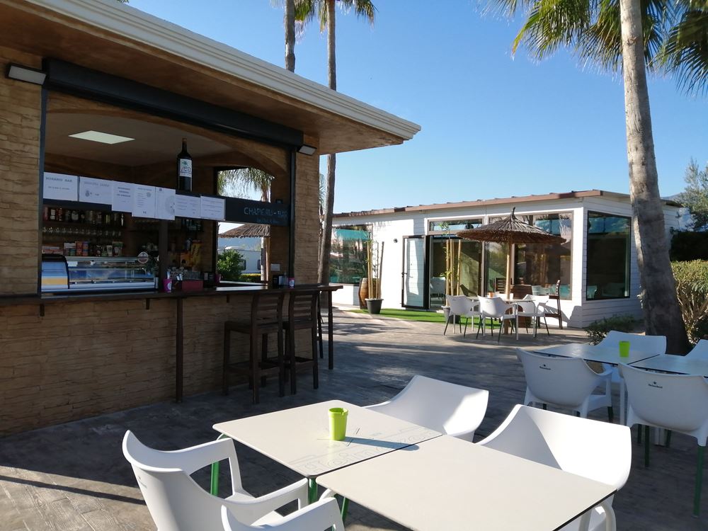 Services de l' aire de camping-car Xeraco Campers, (Playa de Xeraco